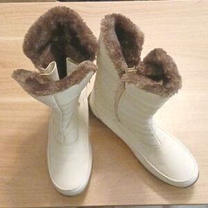 Totes "Jennifer" Waterproof Winter Boots in Size 10M